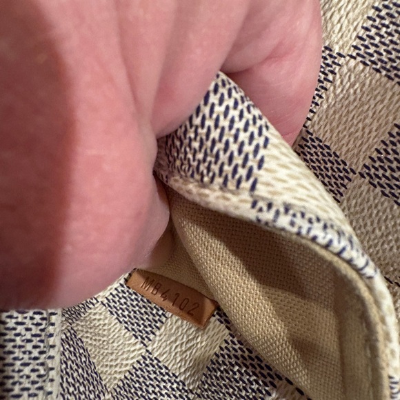 Louis Vuitton Totally MM Damier Azur White Handbag - Picture 7 of 10